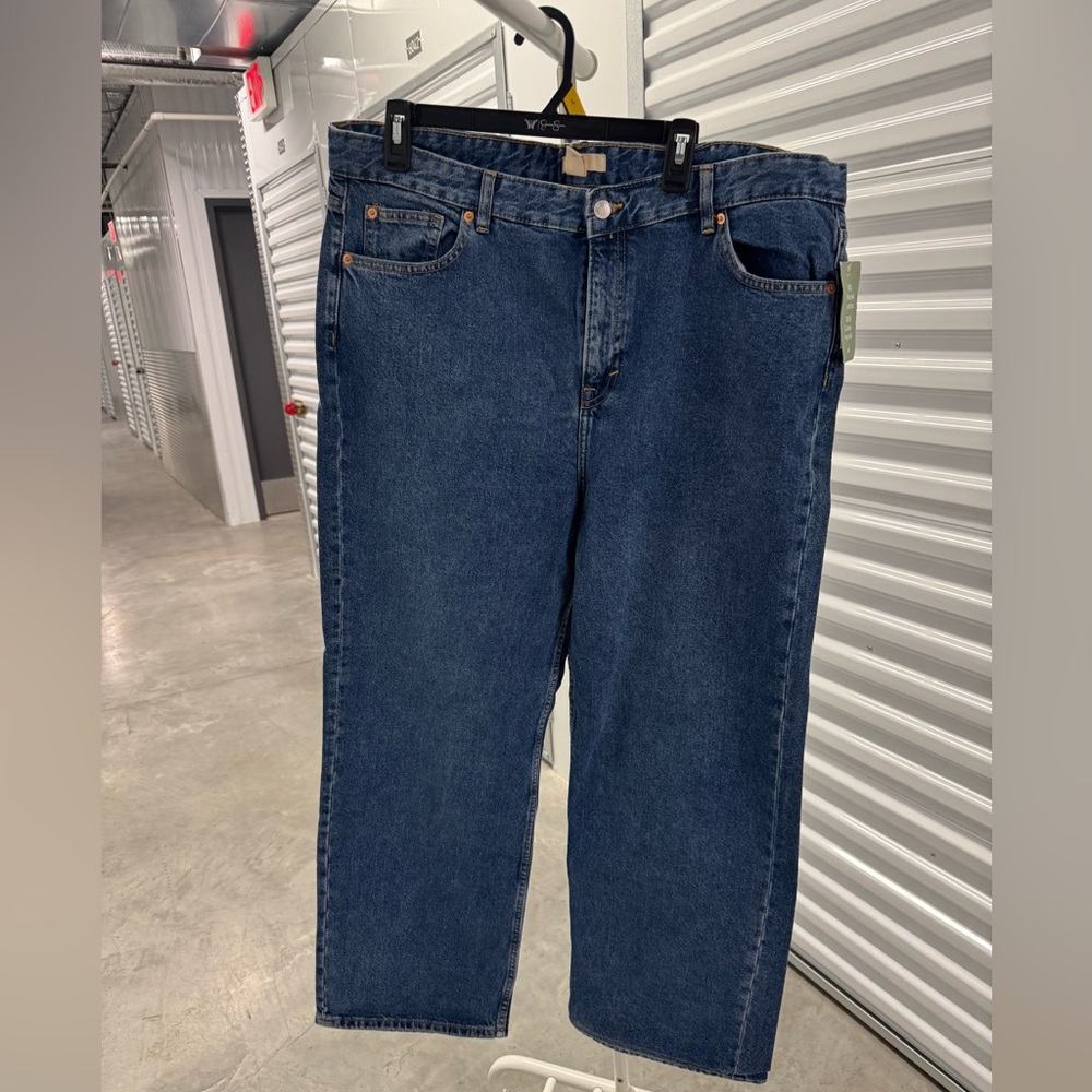 NWT H&M JEANS, size 18